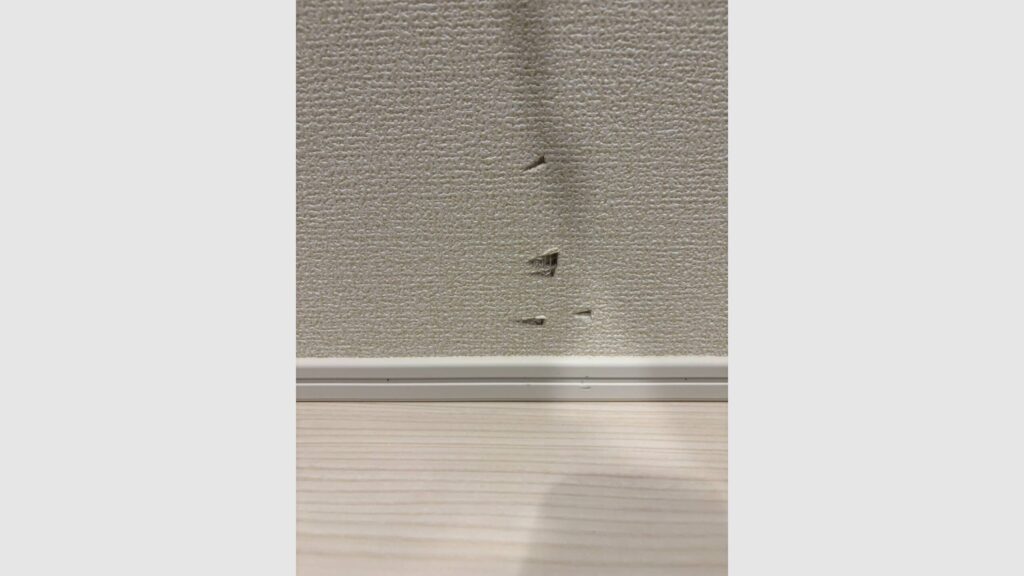 壁紙の傷・汚れを目立たせずに部分補修(パッチ補修)